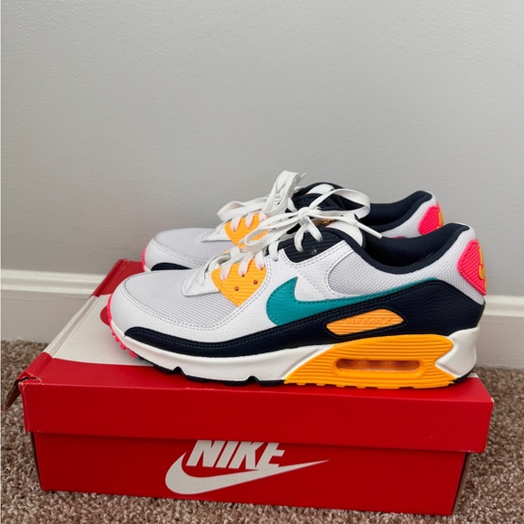 Nike Air Max 90 - Picture 2 of 3